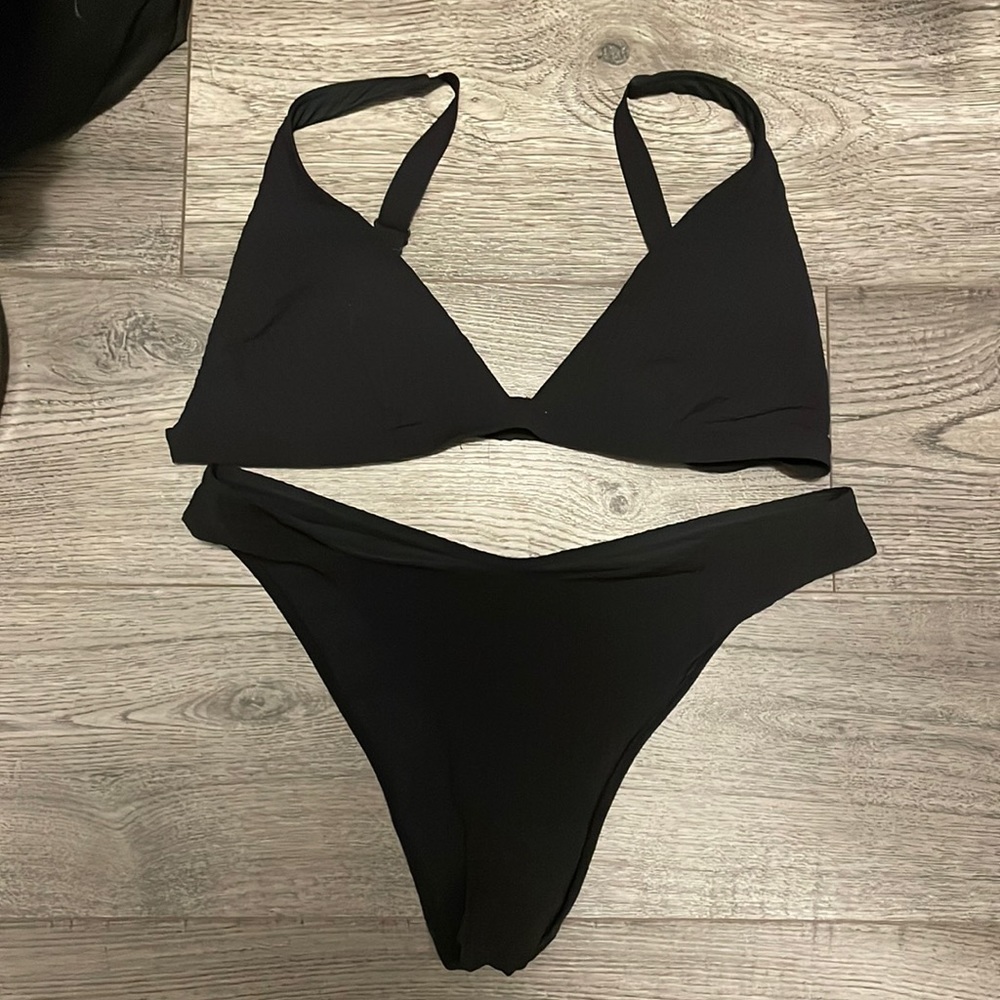 Lululemon baiting suit I’m great condition